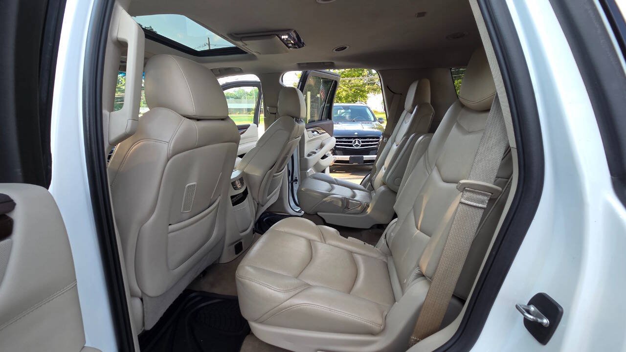 Used 2017 Cadillac Escalade Luxury AWD/4WD image 39
