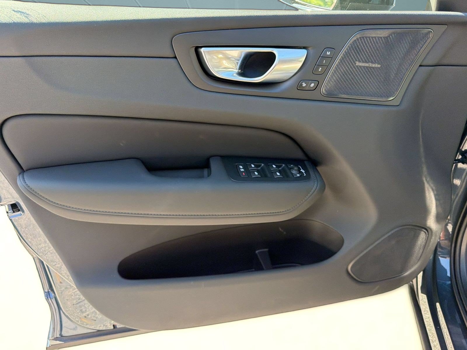 New 2027 Volvo XC60 B5 Plus AWD/4WD image 13