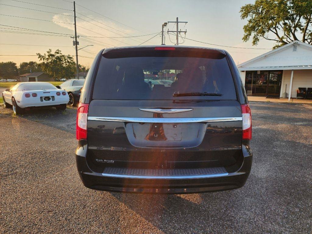 Used 2014 Chrysler Town & Country Touring w/ Driver Convenience Group FWD image 7