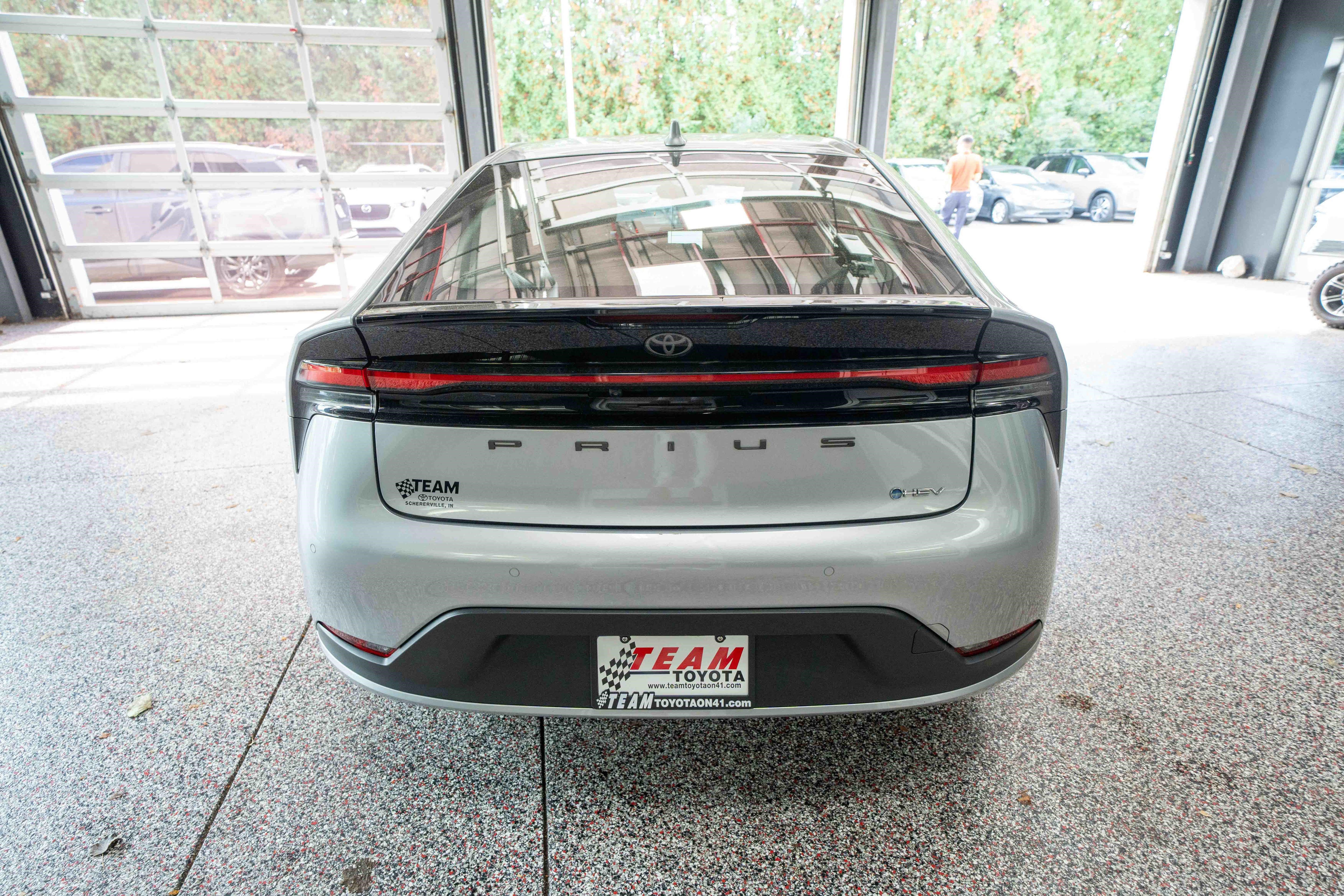 Used 2025 Toyota Prius LE FWD image 3