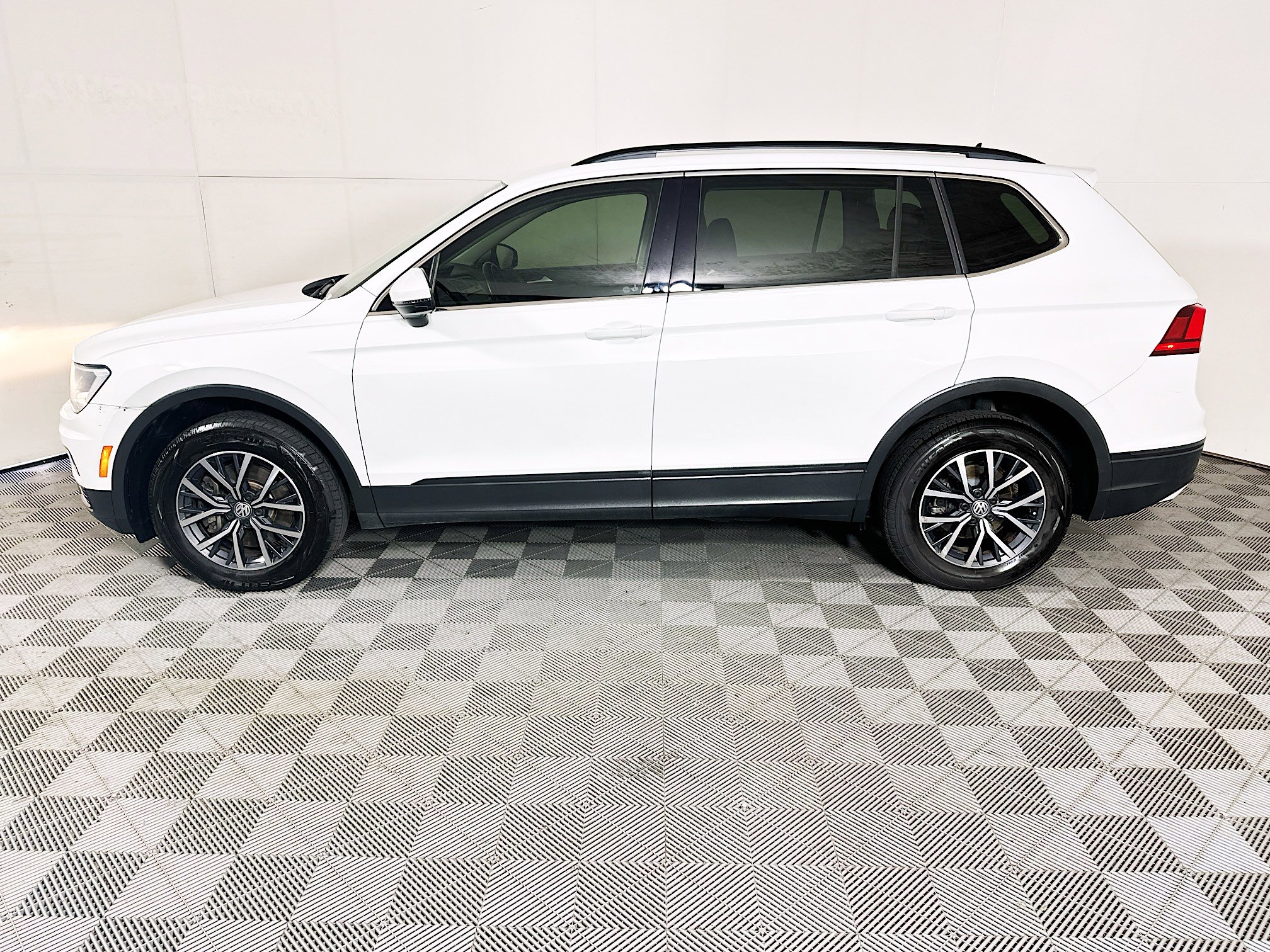 Used 2019 Volkswagen Tiguan SE FWD image 6