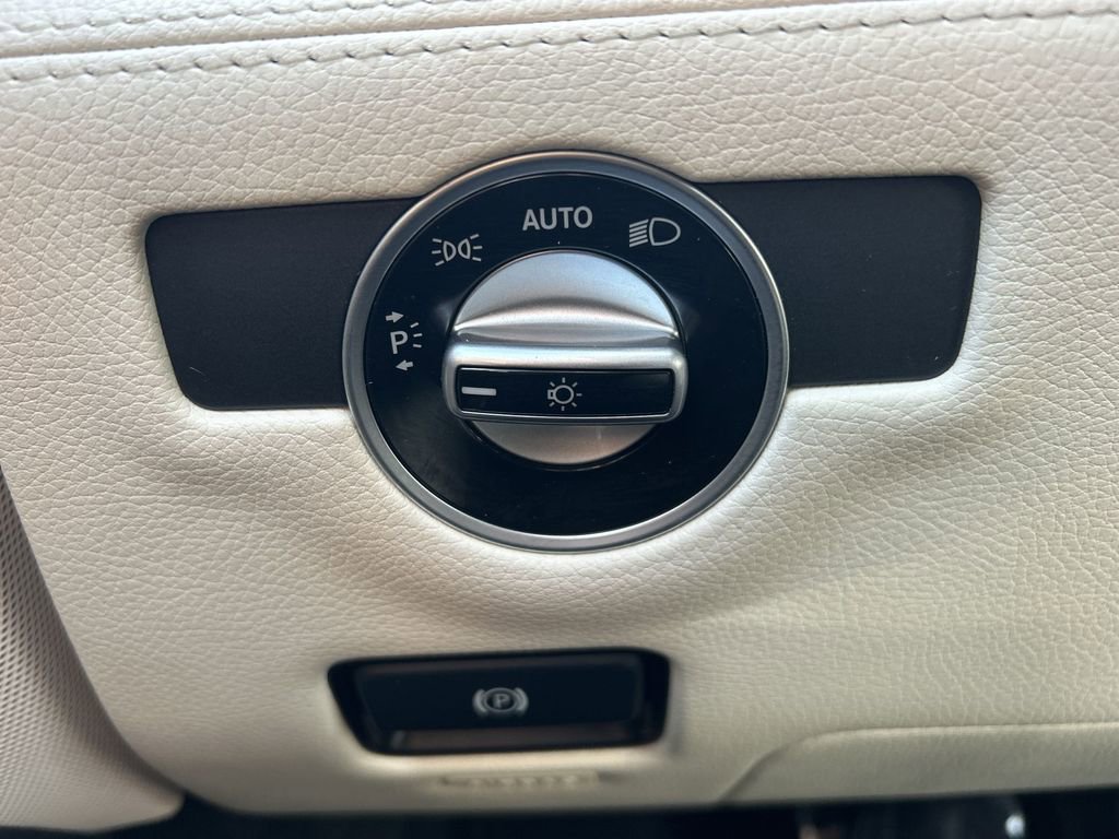 Used 2015 Mercedes-Benz SL 63 AMG image 28