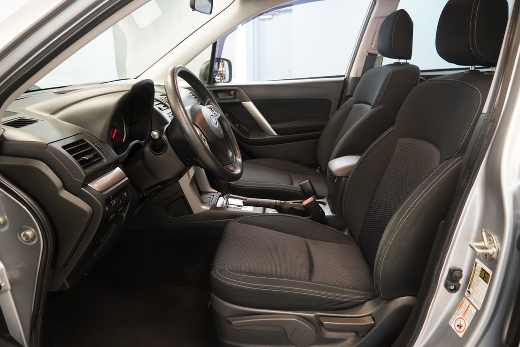 Used 2015 Subaru Forester 2.5i w/ Alloy Wheel Package AWD/4WD image 5