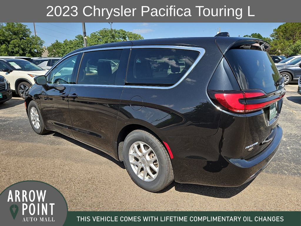 Used 2023 Chrysler Pacifica Touring-L FWD image 8