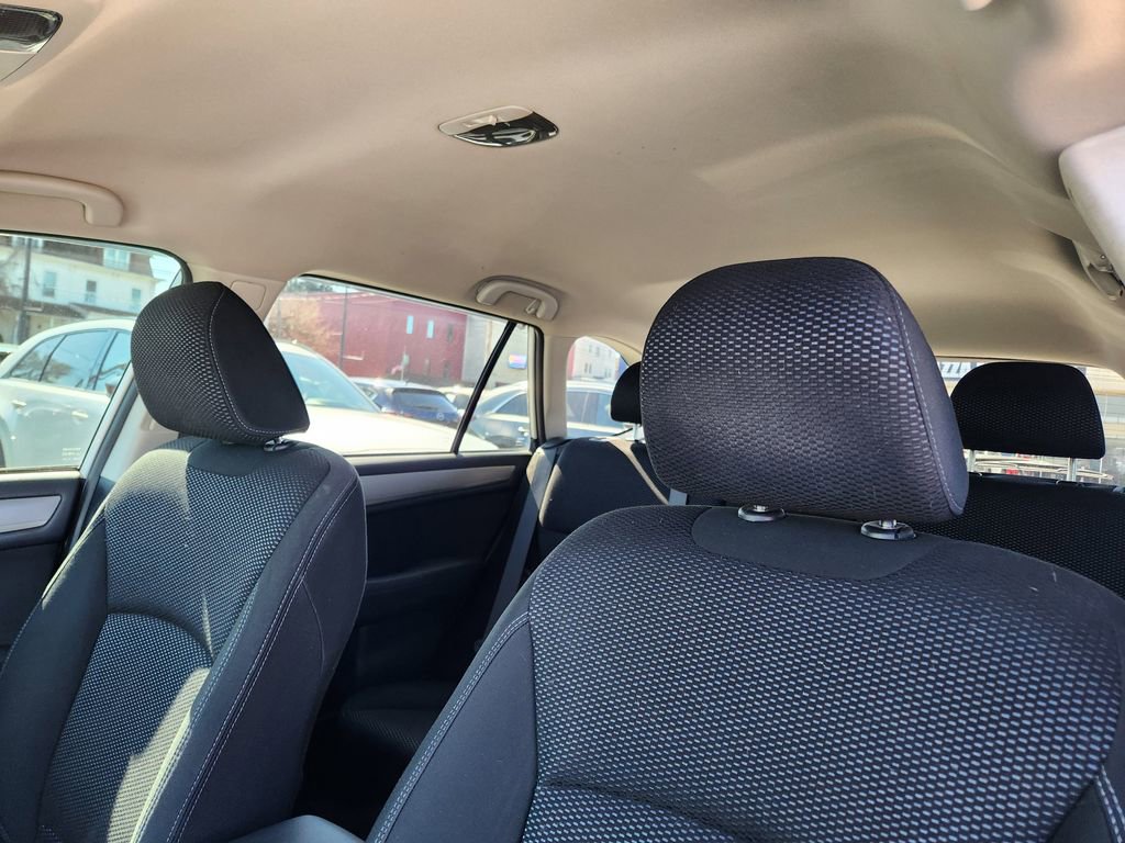Used 2018 Subaru Outback 2.5i Premium image 12