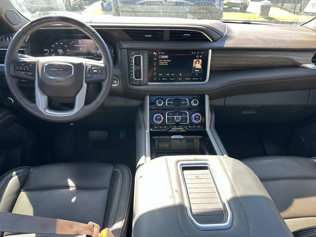 Used 2024 GMC Yukon XL Denali w/ Denali Reserve Package image 10