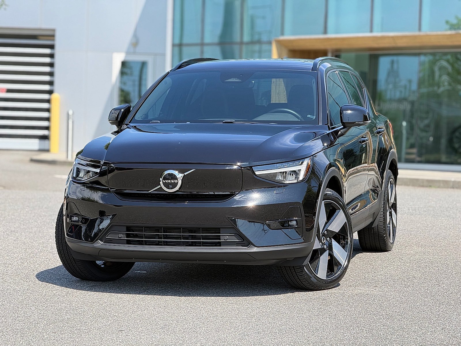 Certified 2023 Volvo XC40 Recharge Plus AWD/4WD image 1