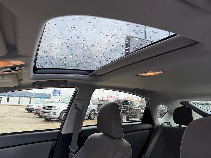 Used 2015 Toyota Prius Three image 18