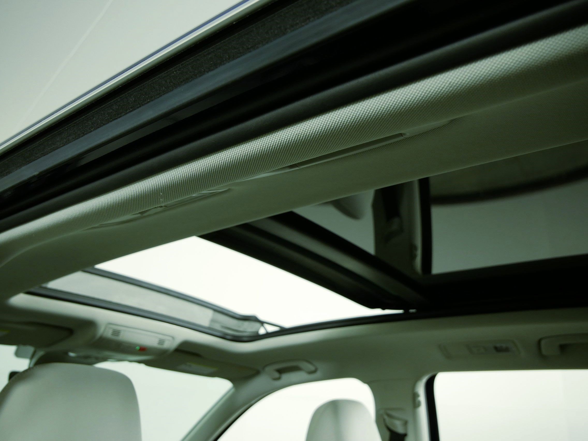 Certified 2022 Volkswagen Tiguan SE w/ Panoramic Sunroof Package image 28