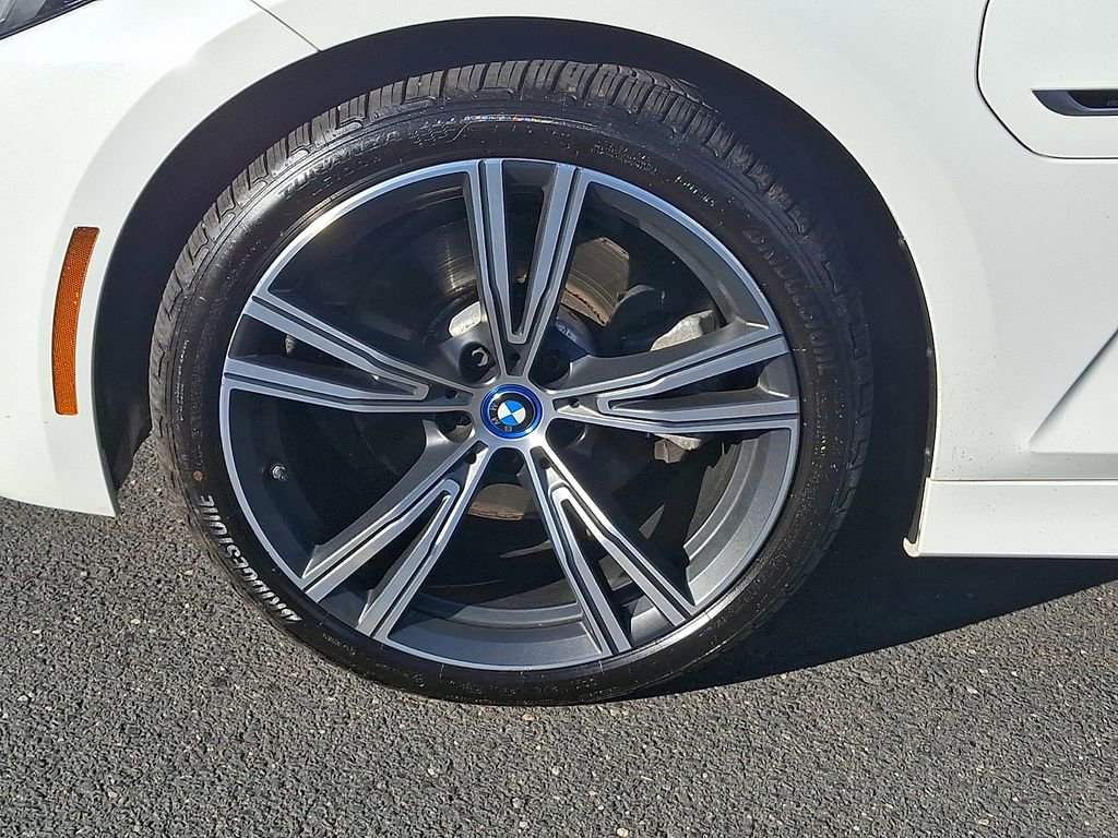 Used 2023 BMW 330e xDrive w/ Premium Package AWD/4WD image 8
