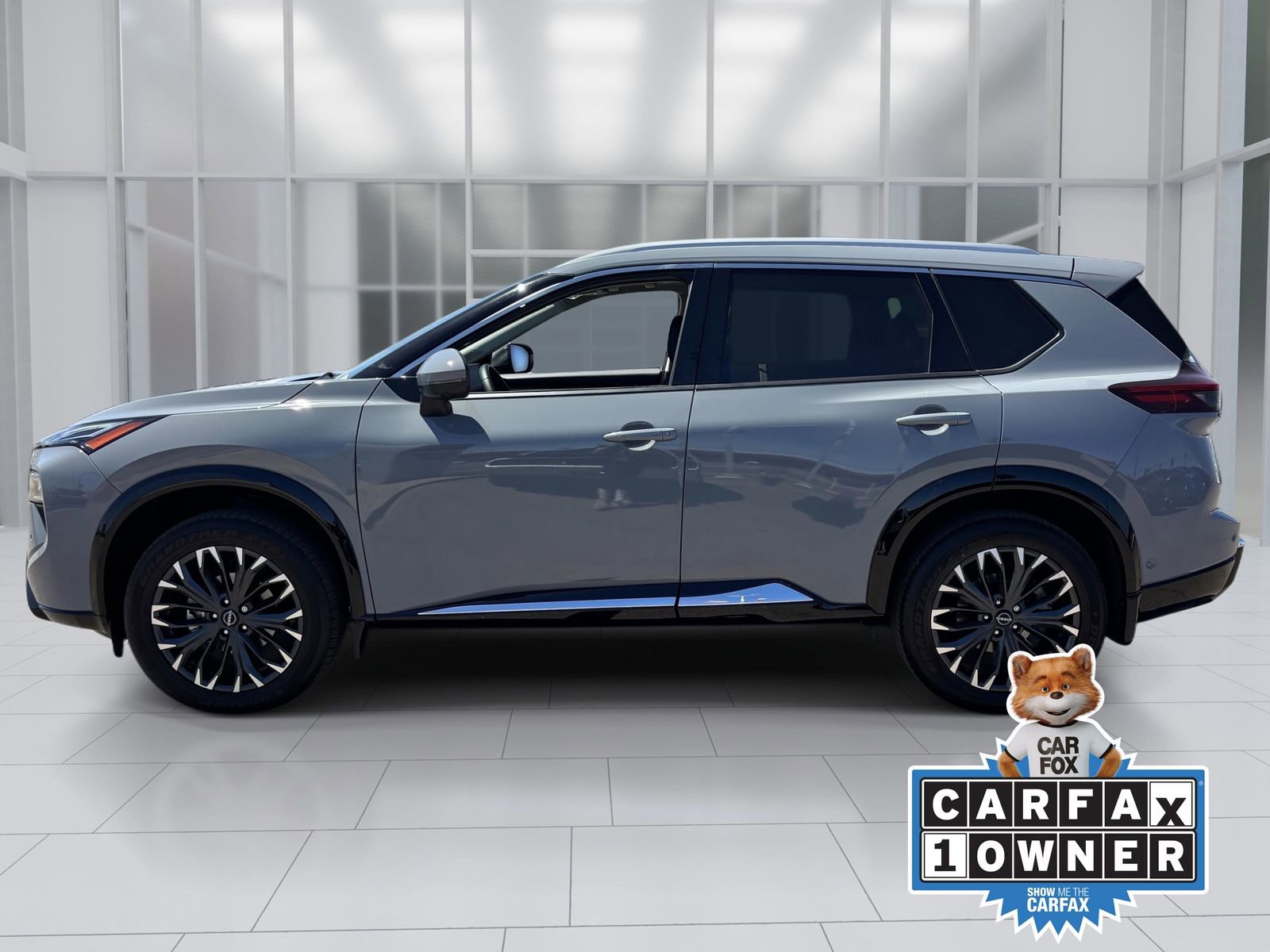 Used 2024 Nissan Rogue Platinum w/ Platinum Premium Package FWD image 3