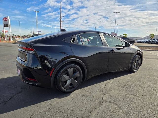 Used 2025 Toyota Prius LE image 4