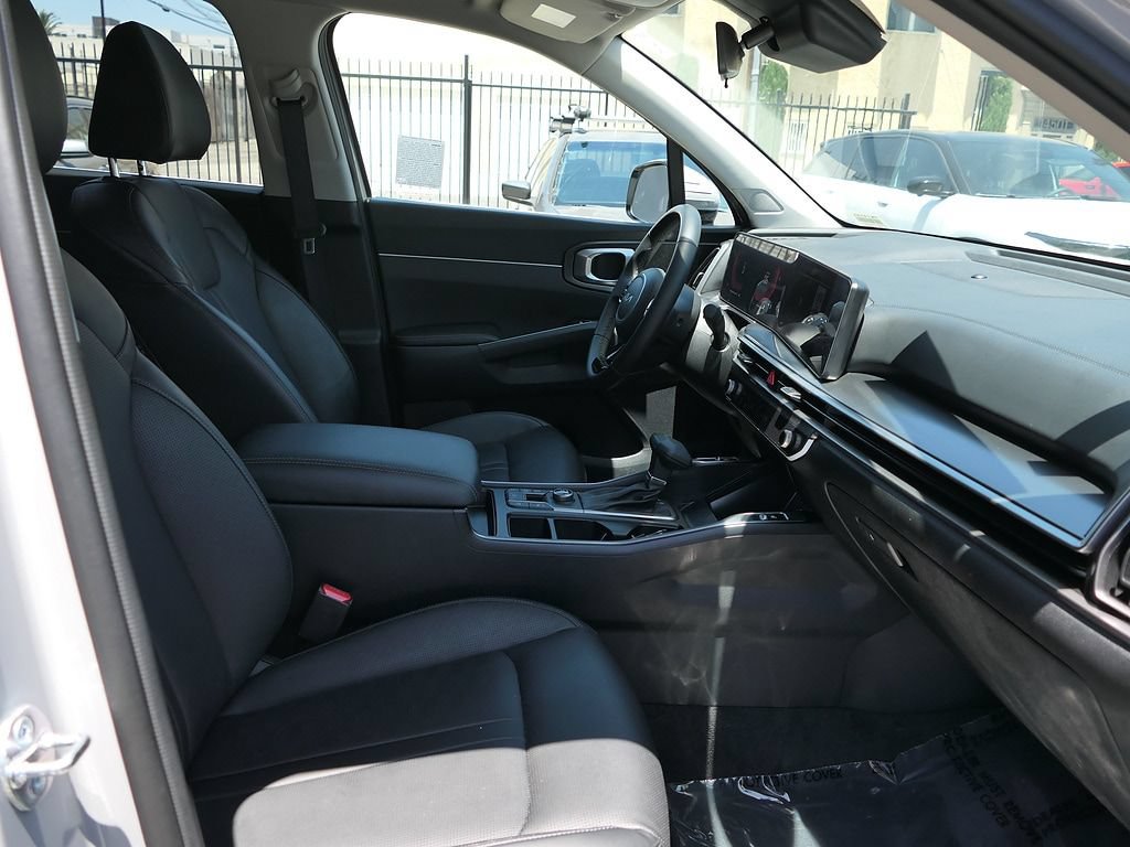 Used 2025 Kia Sorento S FWD image 29