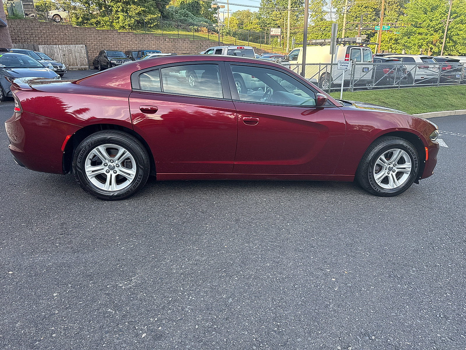 Used 2020 Dodge Charger SXT RWD image 3
