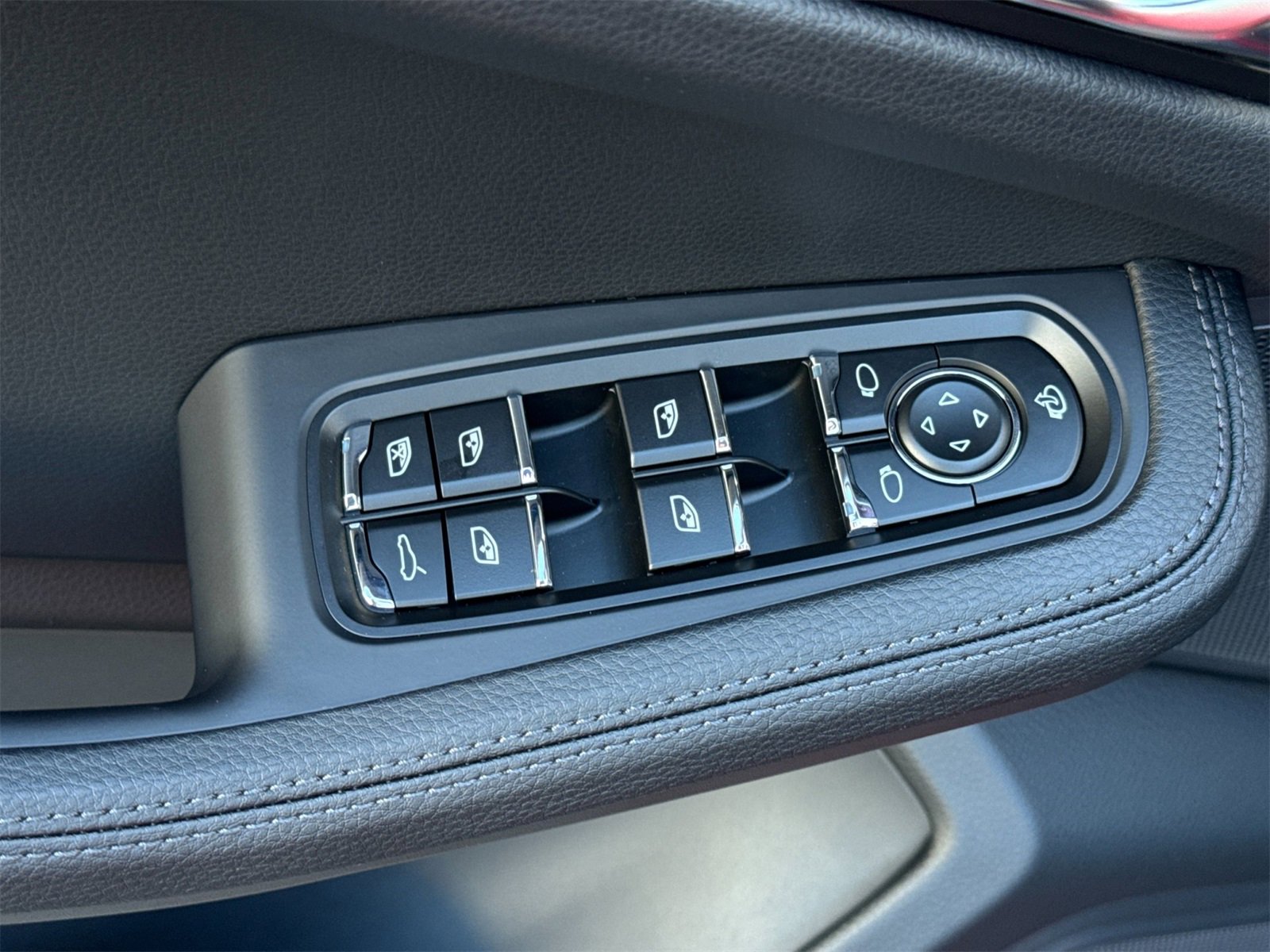 New 2026 Porsche Macan image 13