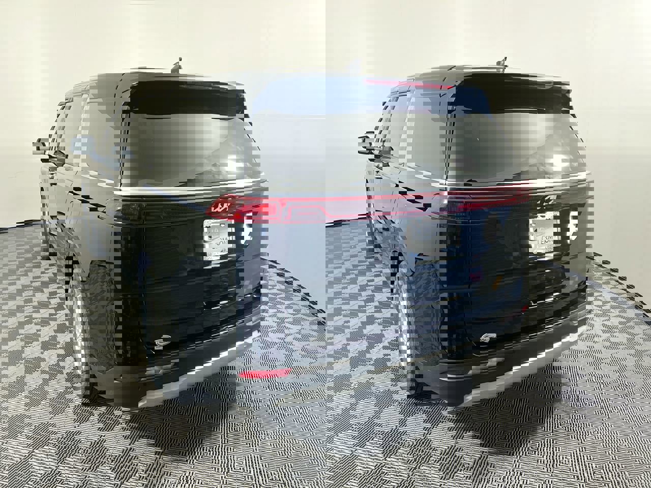 Used 2023 Kia Carnival LX image 5