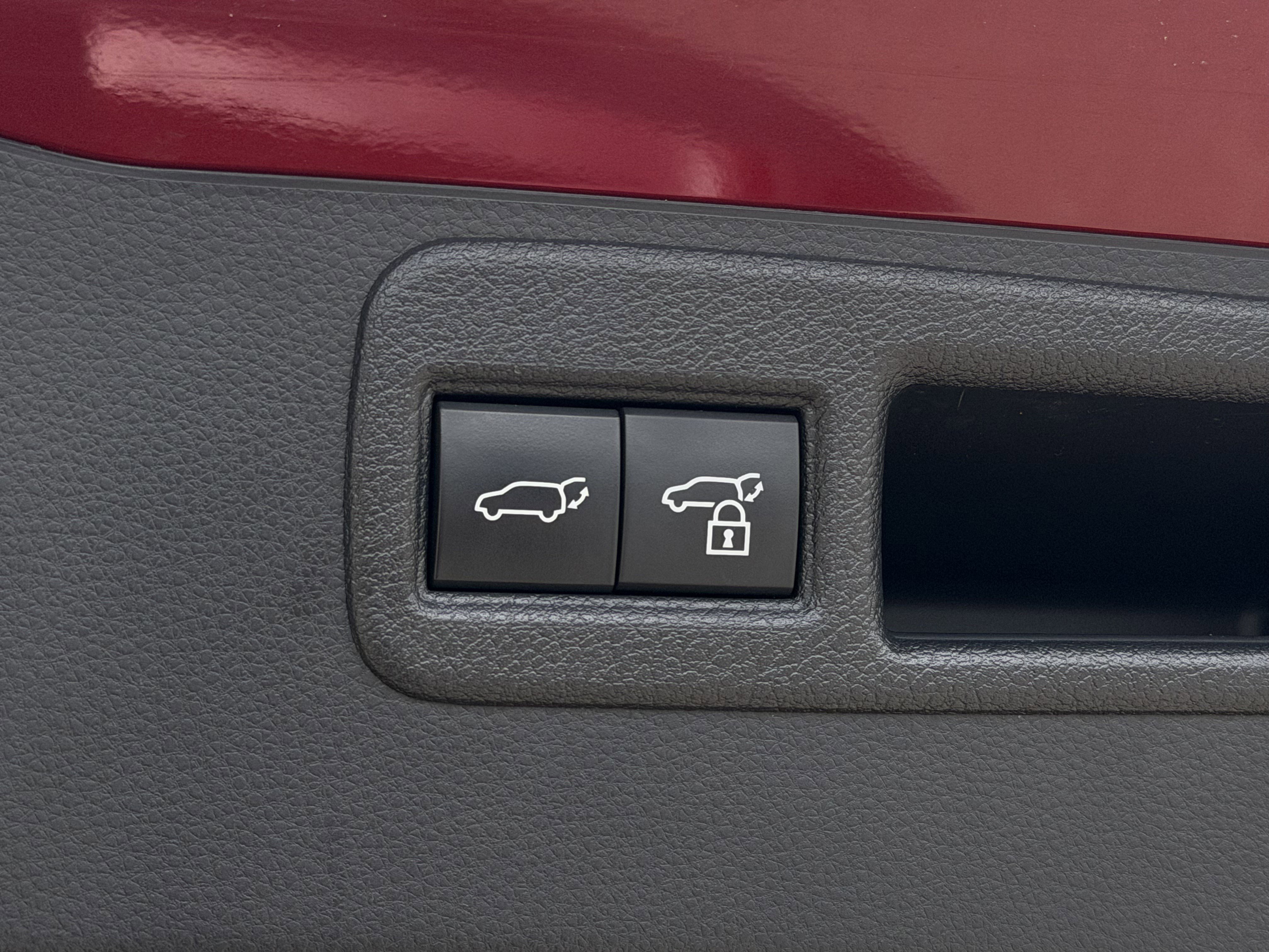 Used 2021 Toyota Venza LE AWD/4WD image 8