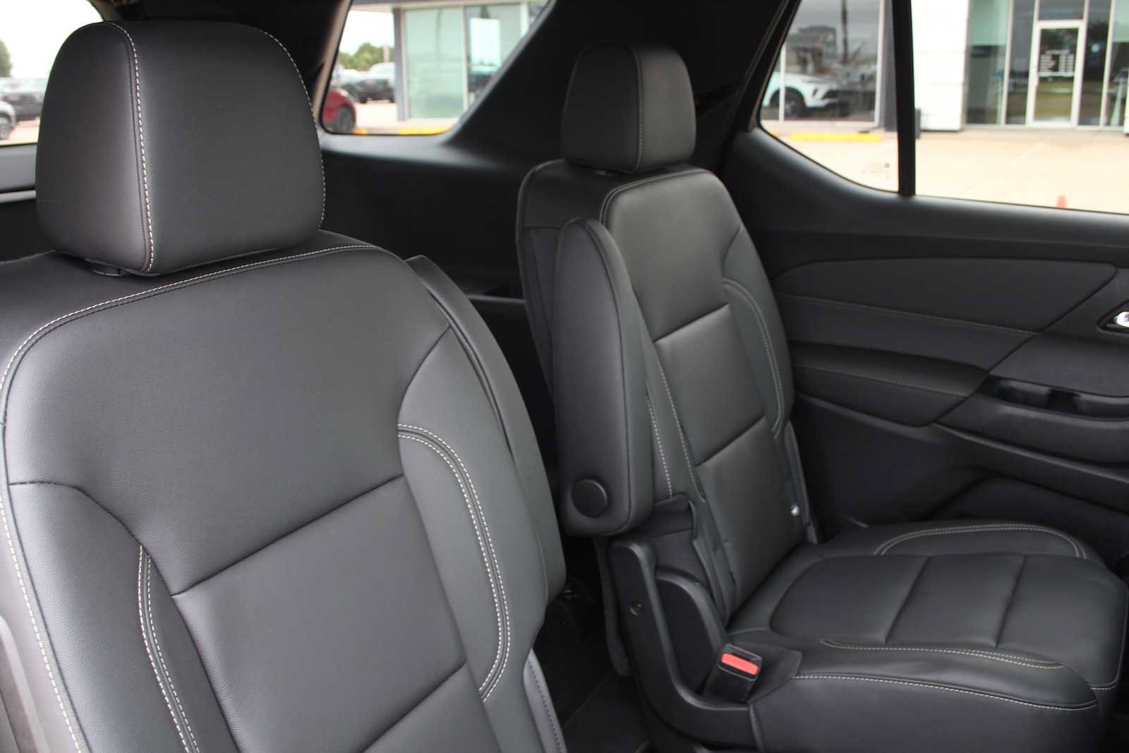 Used 2023 Chevrolet Traverse LT FWD image 23