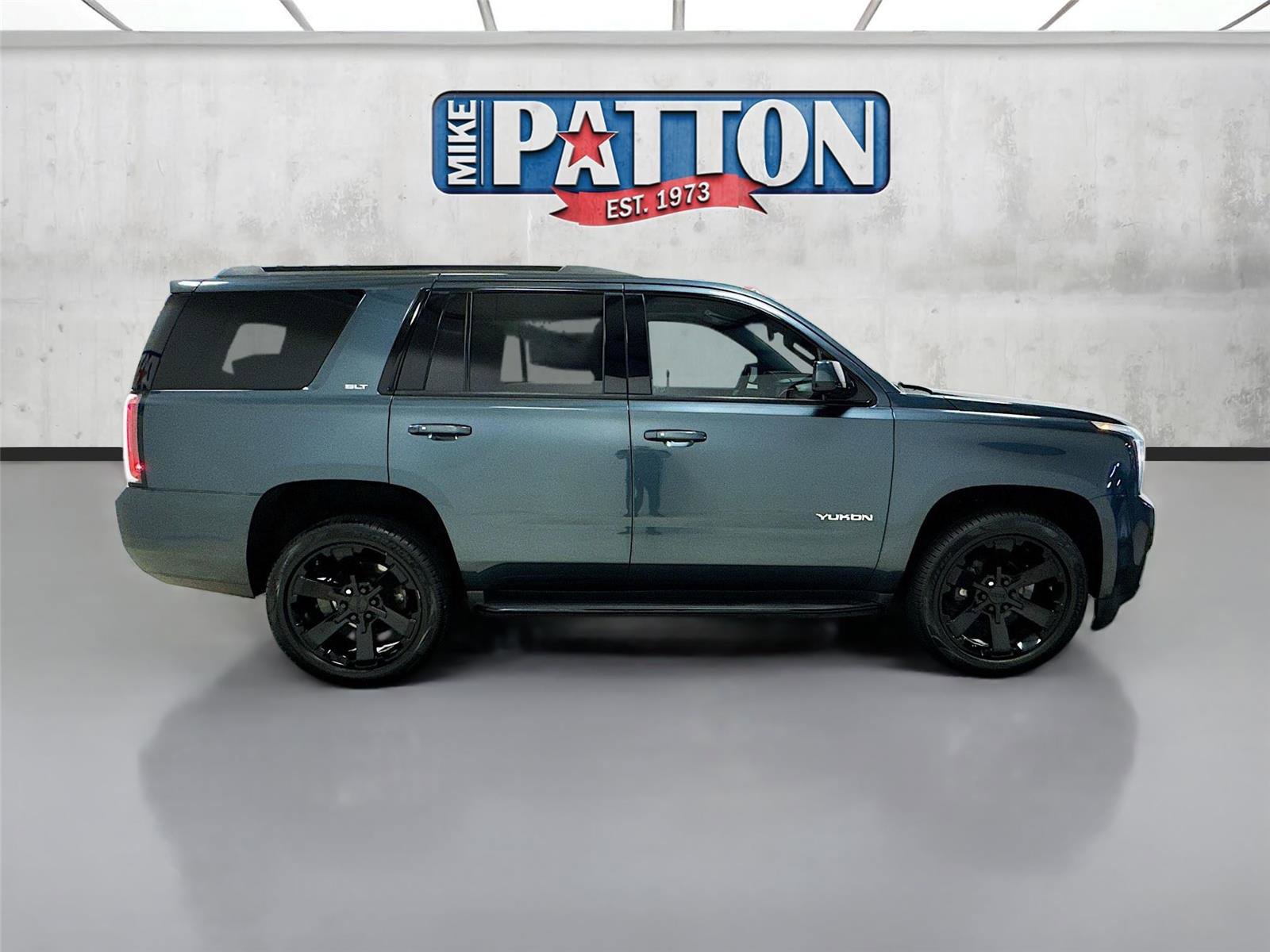 Used 2019 GMC Yukon SLT w/ Graphite Performance Edition AWD/4WD image 8