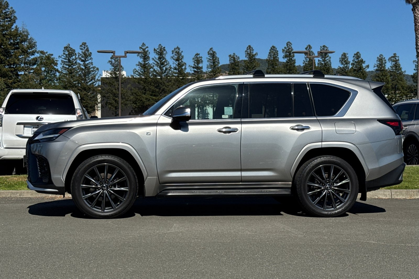 Used 2022 Lexus LX 600 F Sport w/ Accessory Package (Z1) AWD/4WD image 7