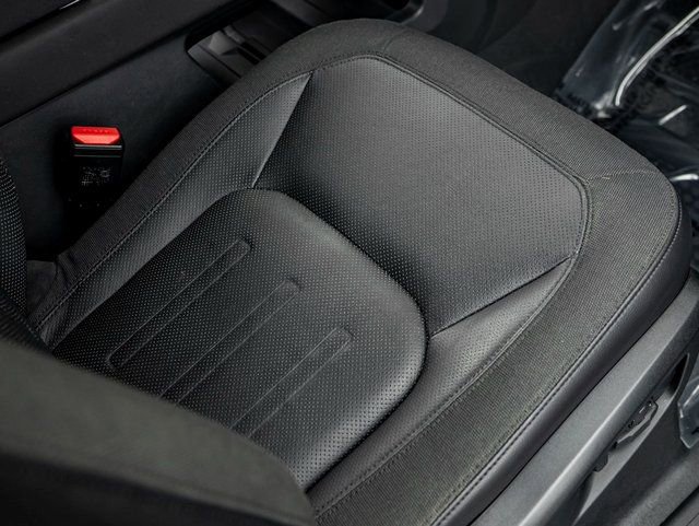 Used 2020 Land Rover Defender 110 HSE image 31