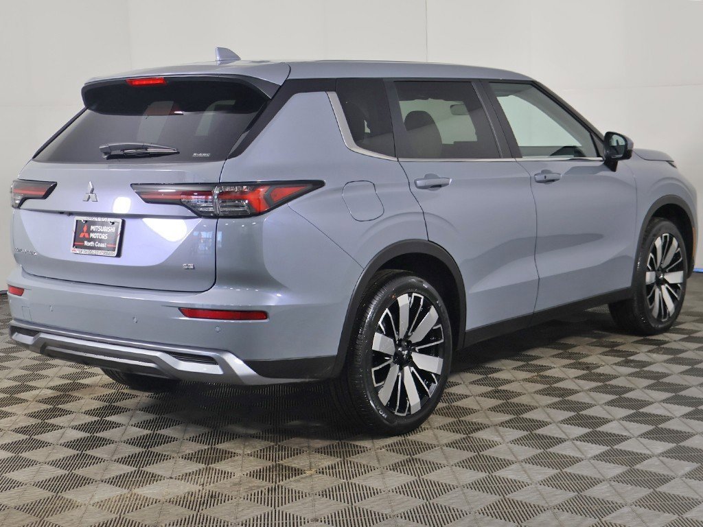 New 2026 Mitsubishi Outlander SE image 13
