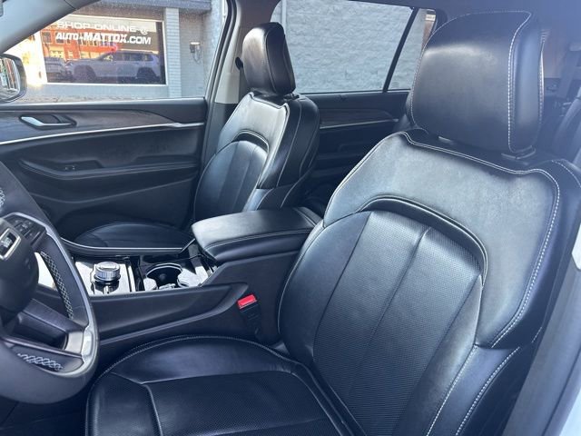 Used 2023 Jeep Grand Cherokee L Limited w/ Luxury Tech Group II image 11