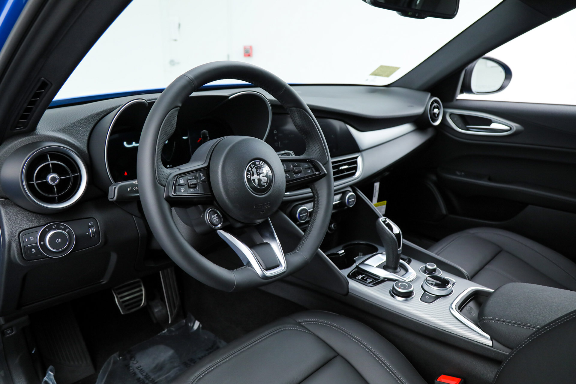 New 2026 Alfa Romeo Giulia w/ Driving Assist Package RWD image 17