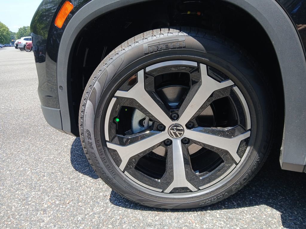 Used 2025 Volkswagen Tiguan SE image 26