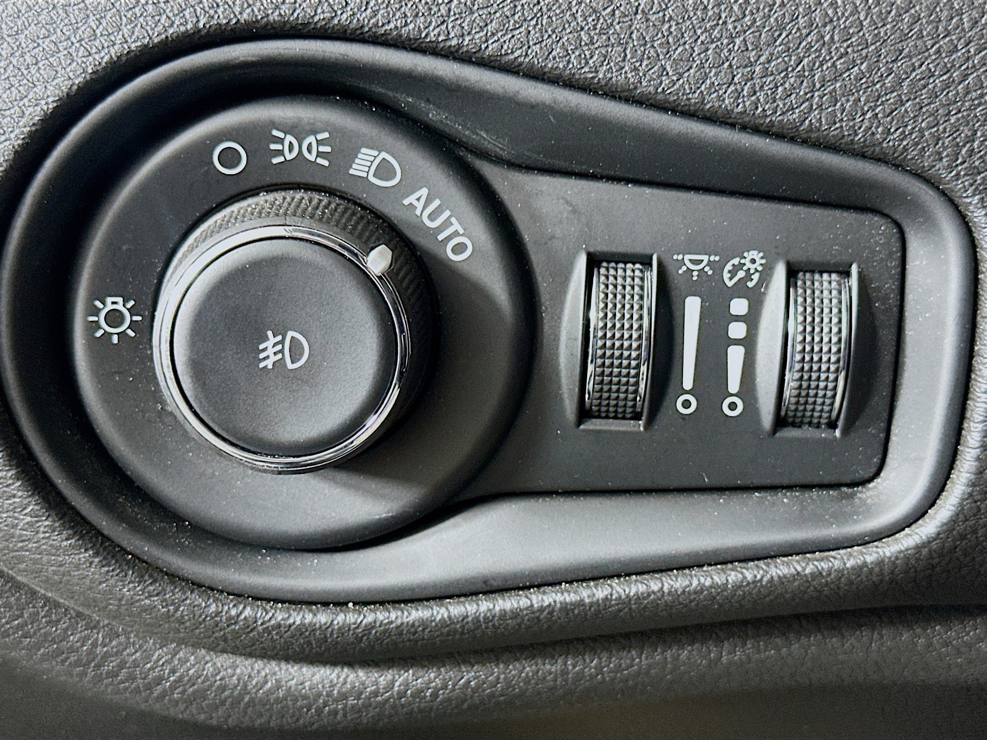 Used 2016 Jeep Renegade Limited FWD image 17