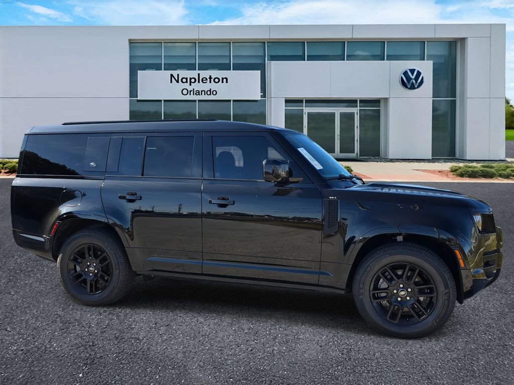 Used 2023 Land Rover Defender 130 X-Dynamic SE image 3