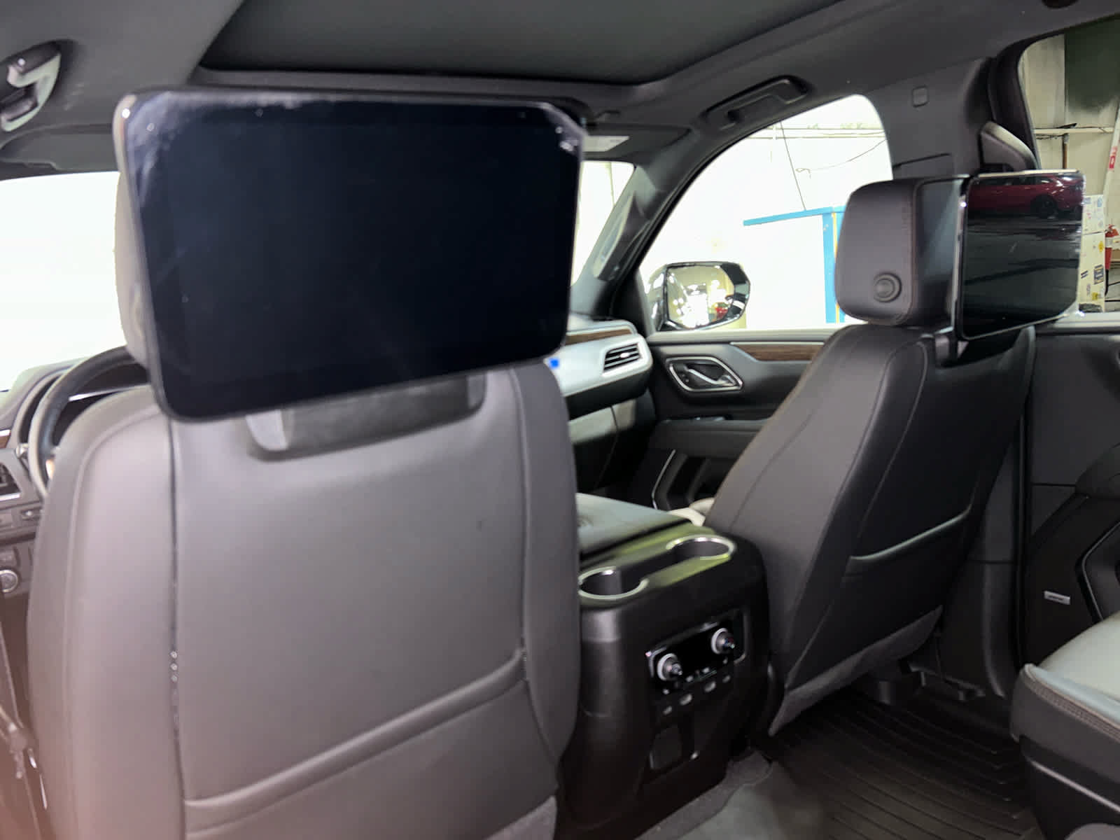 Used 2024 Chevrolet Suburban High Country AWD/4WD image 11
