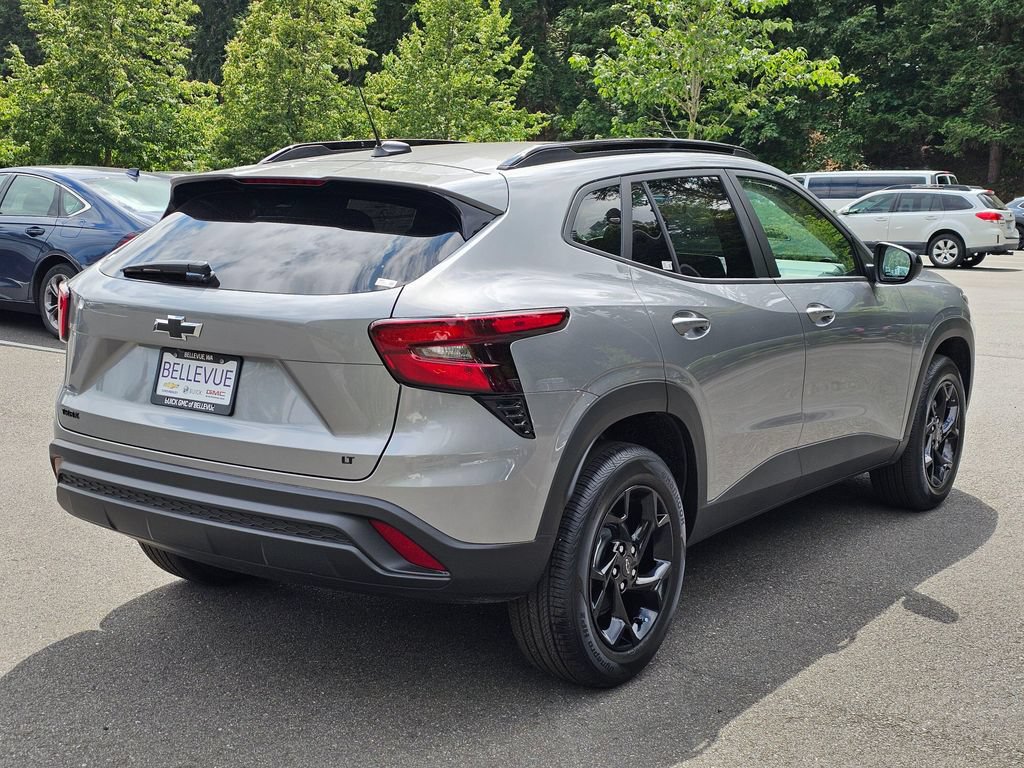 New 2026 Chevrolet Trax LT w/ Midnight Edition FWD image 5
