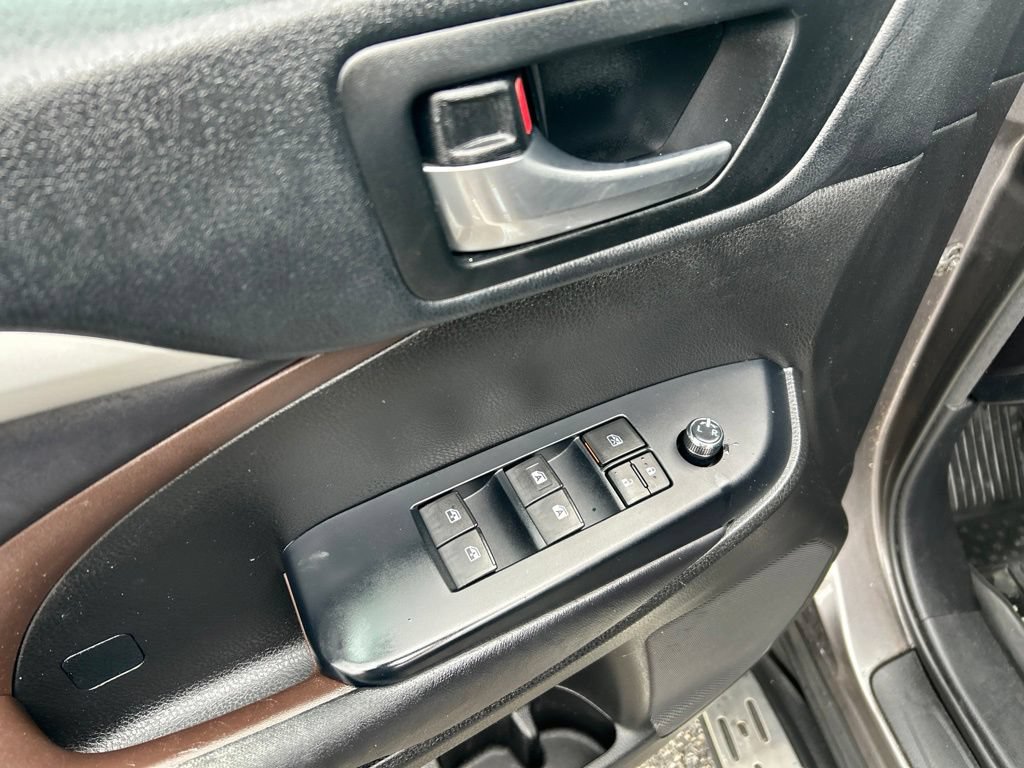 Used 2018 Toyota Highlander XLE AWD/4WD image 13