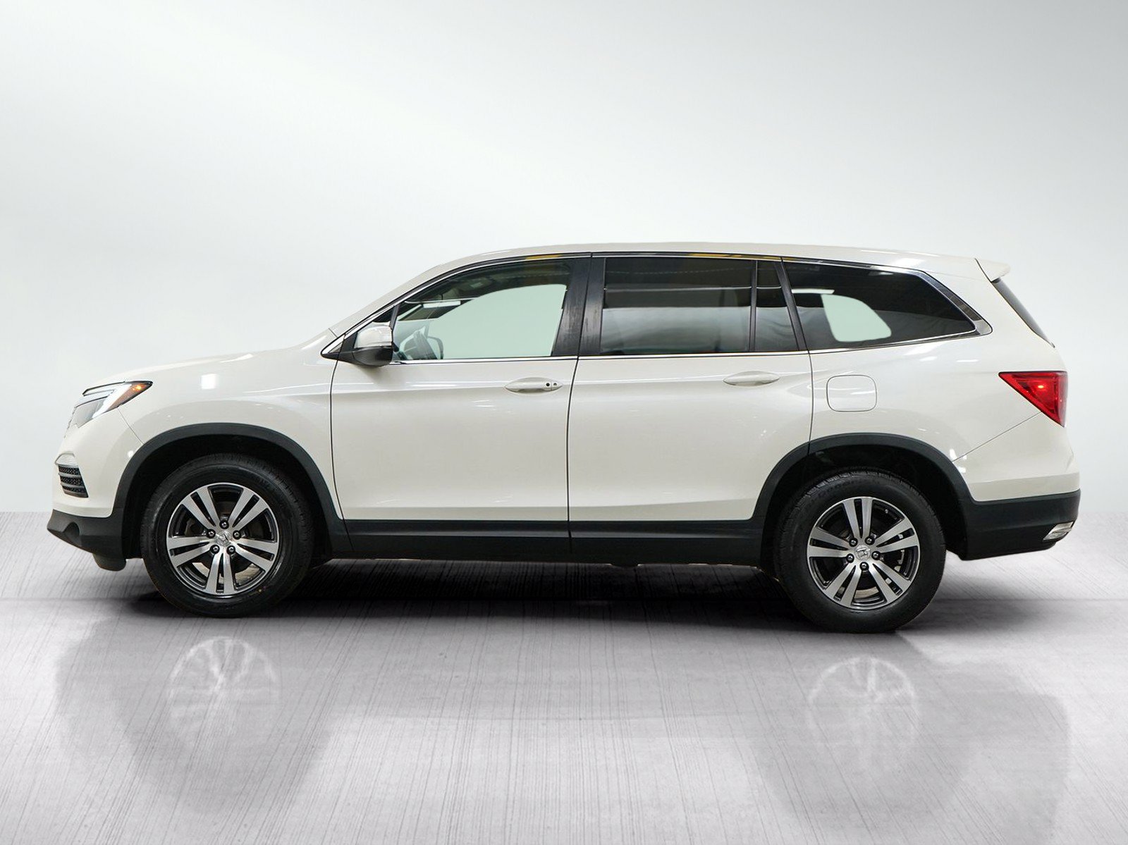 Used 2017 Honda Pilot EX-L image 2
