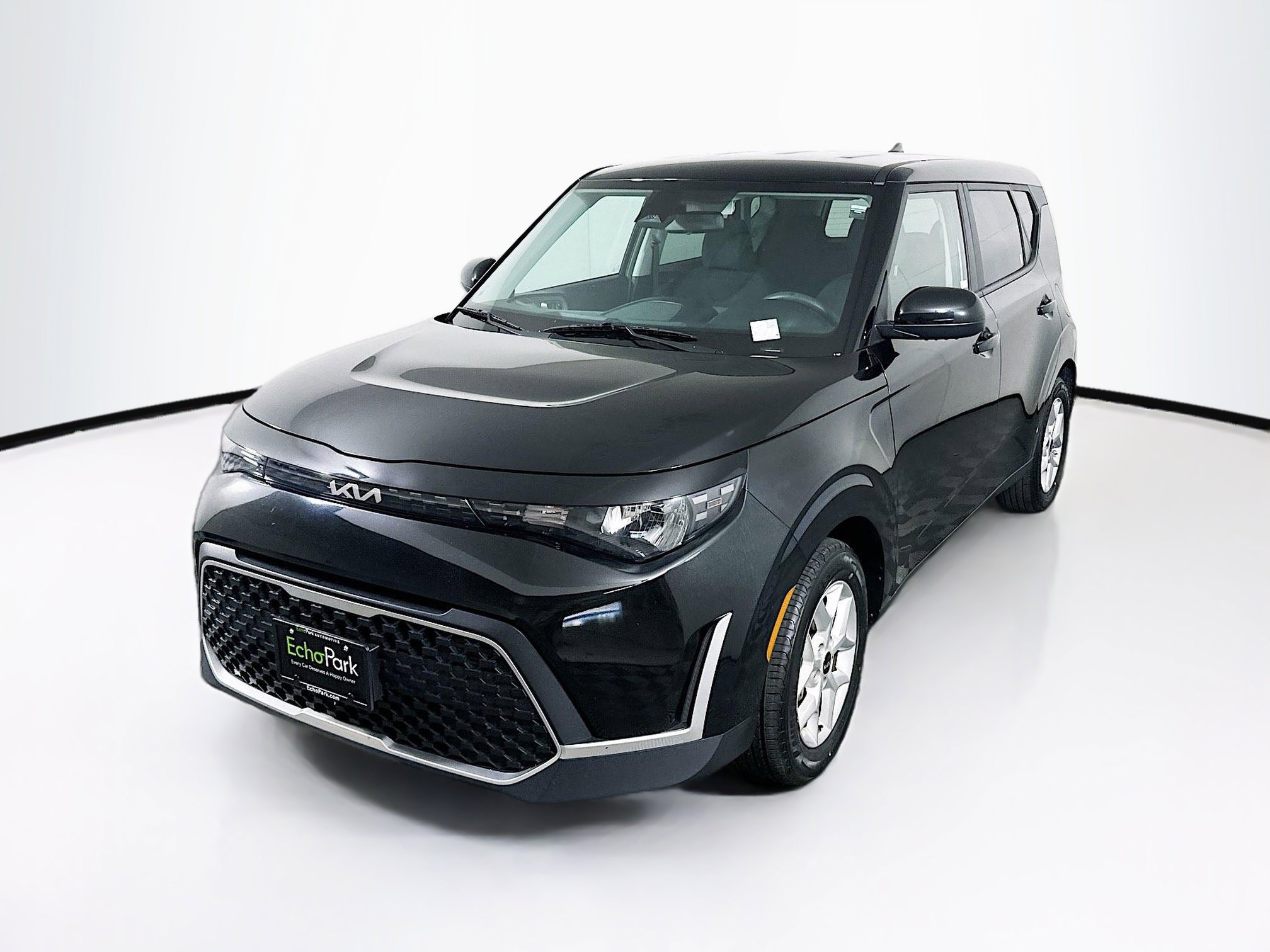 Used 2025 Kia Soul LX w/ LX Technology Package image 3