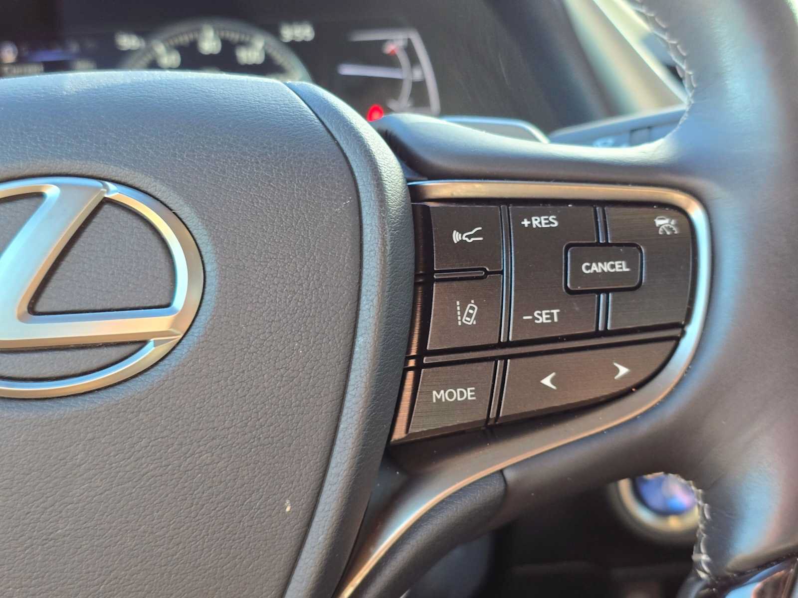 Used 2019 Lexus ES 300h w/ Premium Package FWD image 30