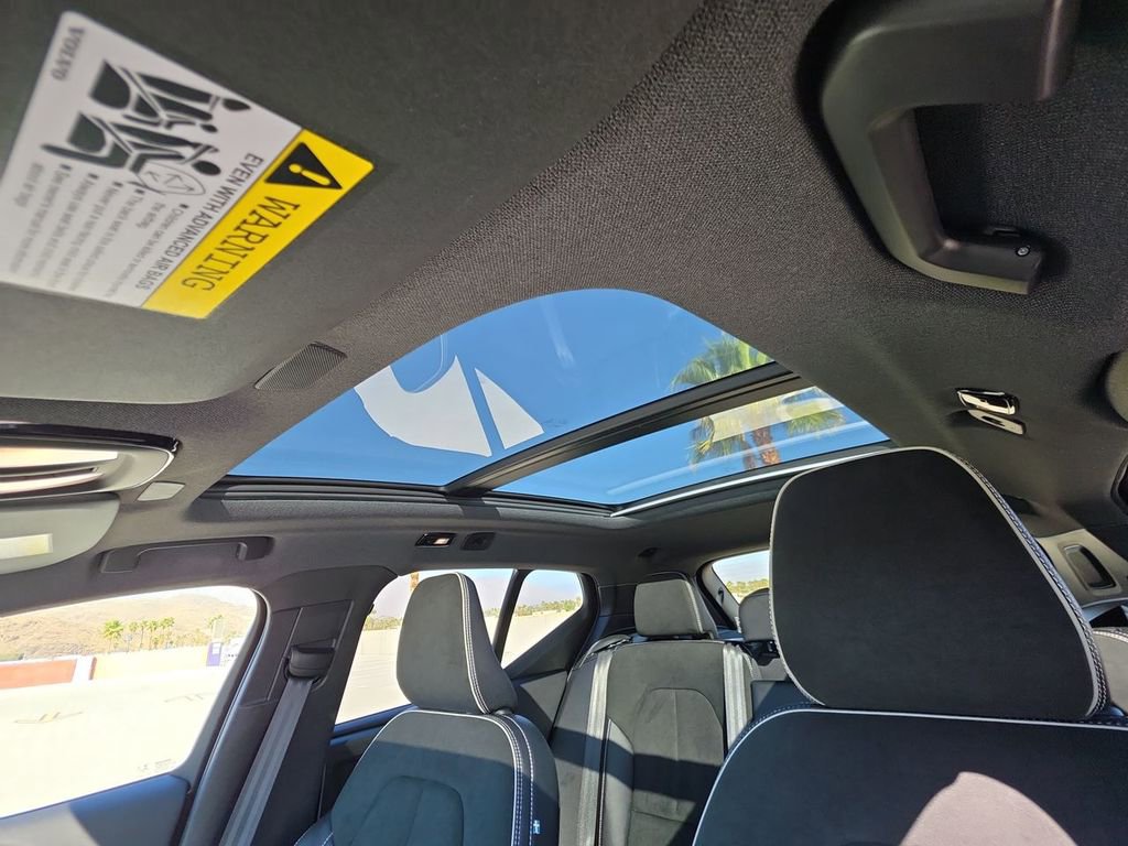 Used 2022 Volvo XC40 P8 Recharge Plus image 18