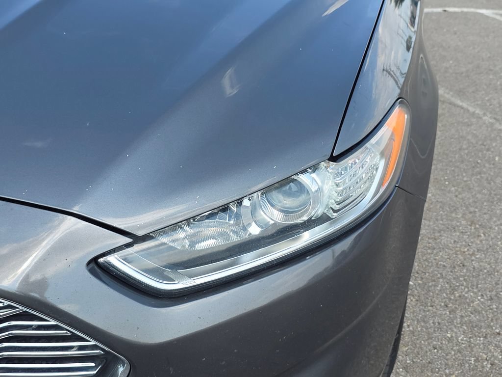 Used 2016 Ford Fusion SE FWD image 16