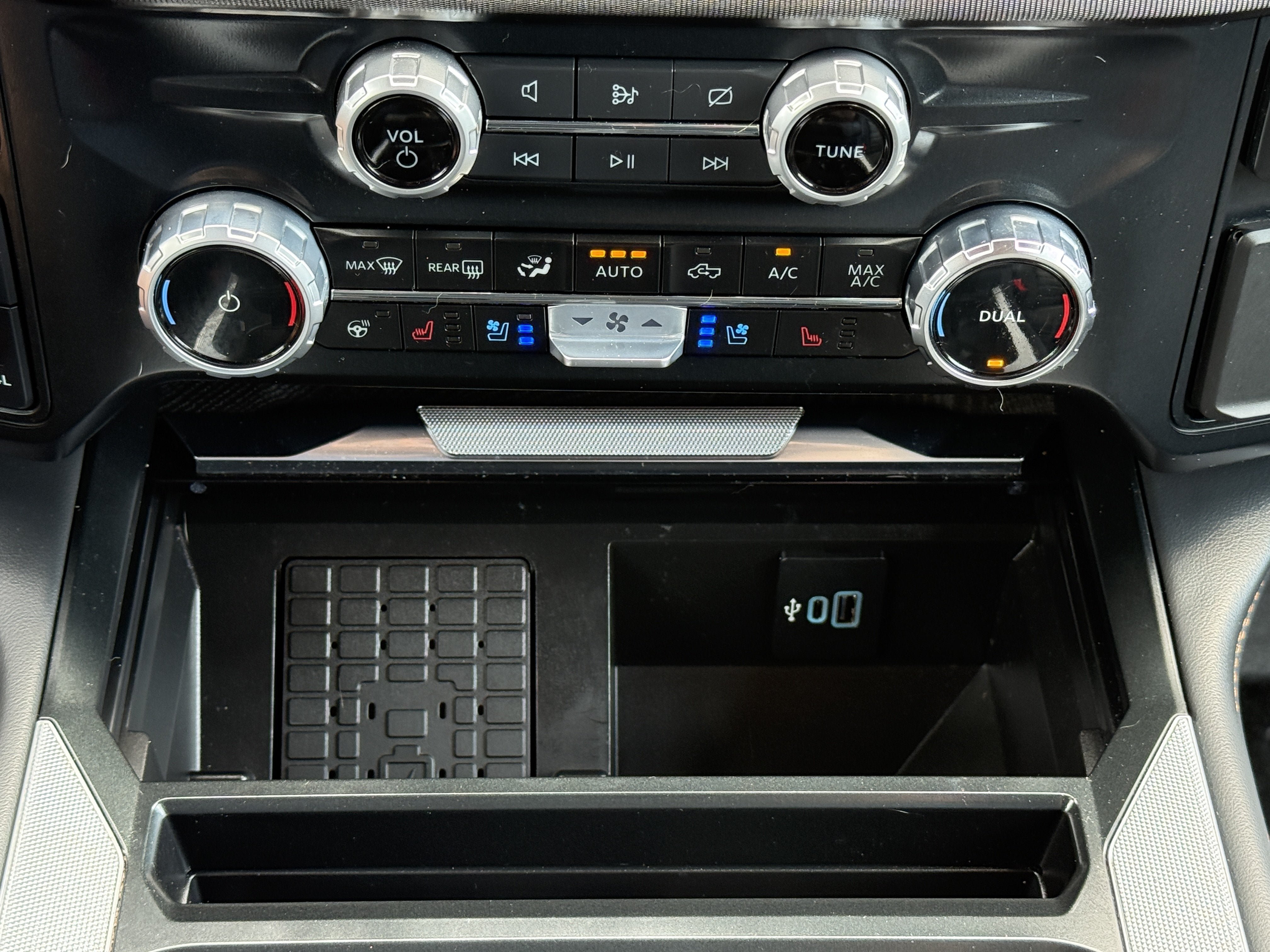 Used 2023 Ford F250 Platinum AWD/4WD image 28