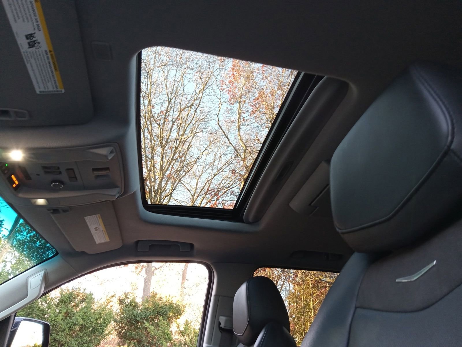 Used 2020 Cadillac Escalade Luxury w/ LPO, Radiant Package image 10