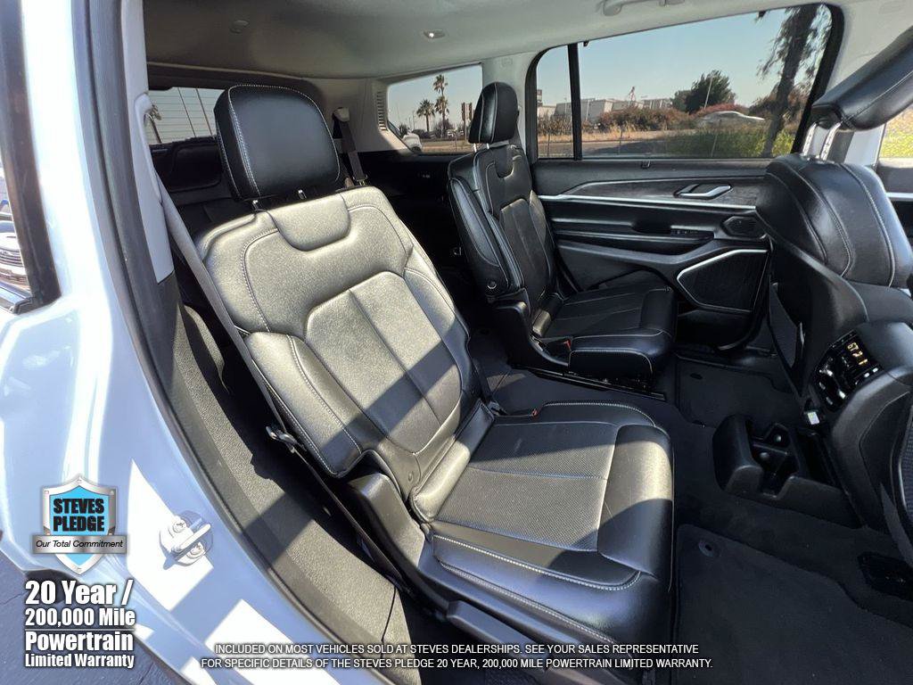 Used 2023 Jeep Grand Cherokee L Limited w/ Luxury Tech Group II RWD image 32