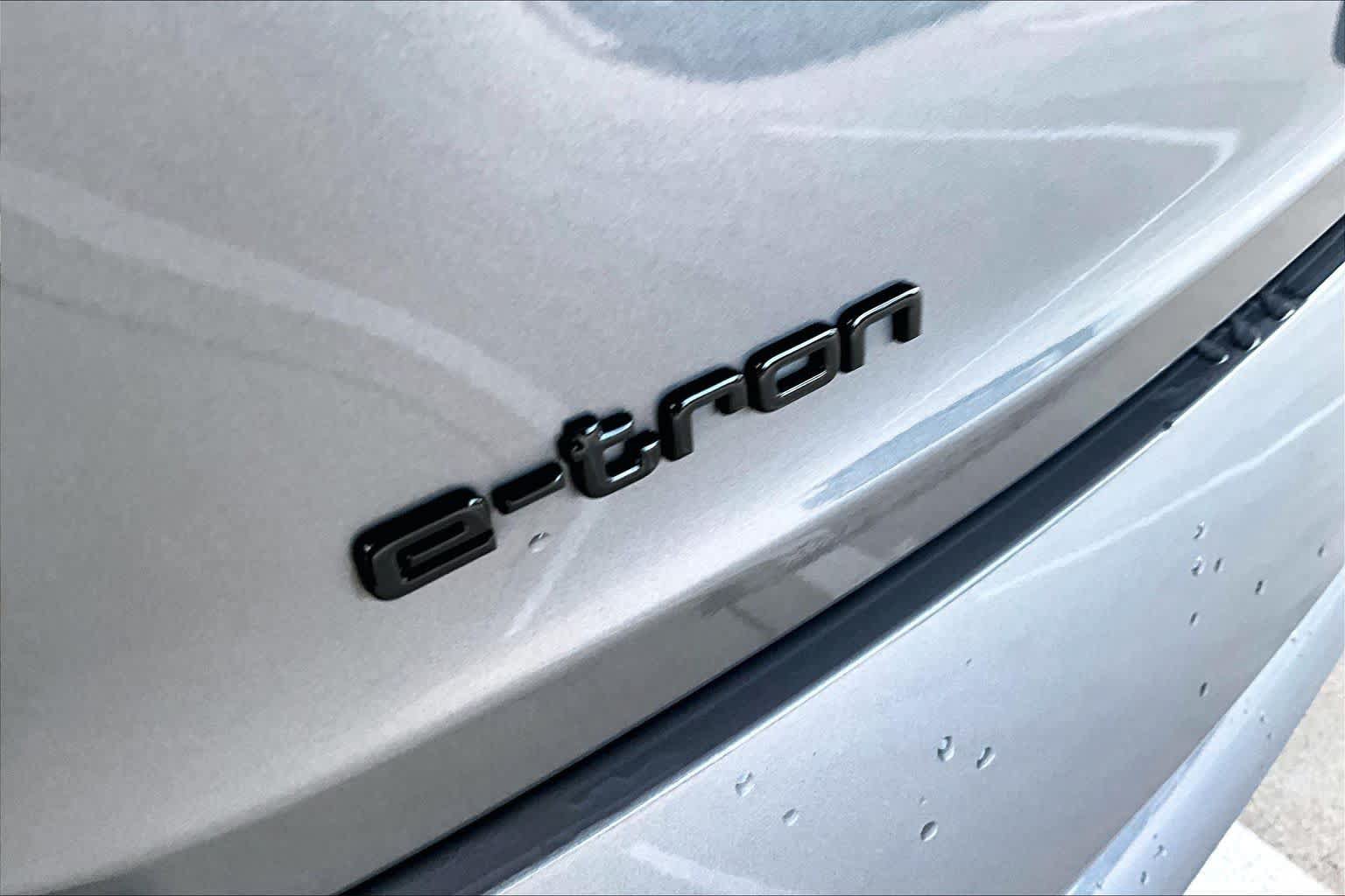 Used 2023 Audi e-tron Premium Plus w/ Premium Plus Package AWD/4WD image 48