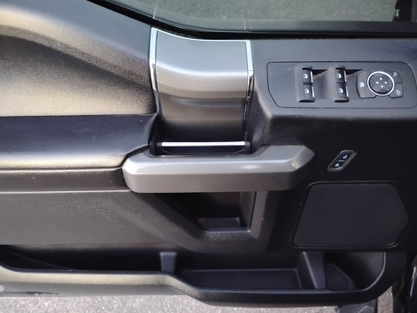 Used 2016 Ford F150 XLT w/ Equipment Group 301A Mid image 13