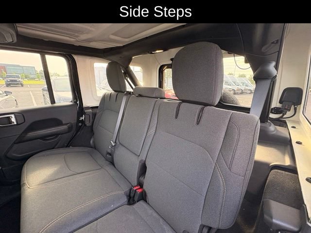 Used 2025 Jeep Wrangler Unlimited Sahara AWD/4WD image 16