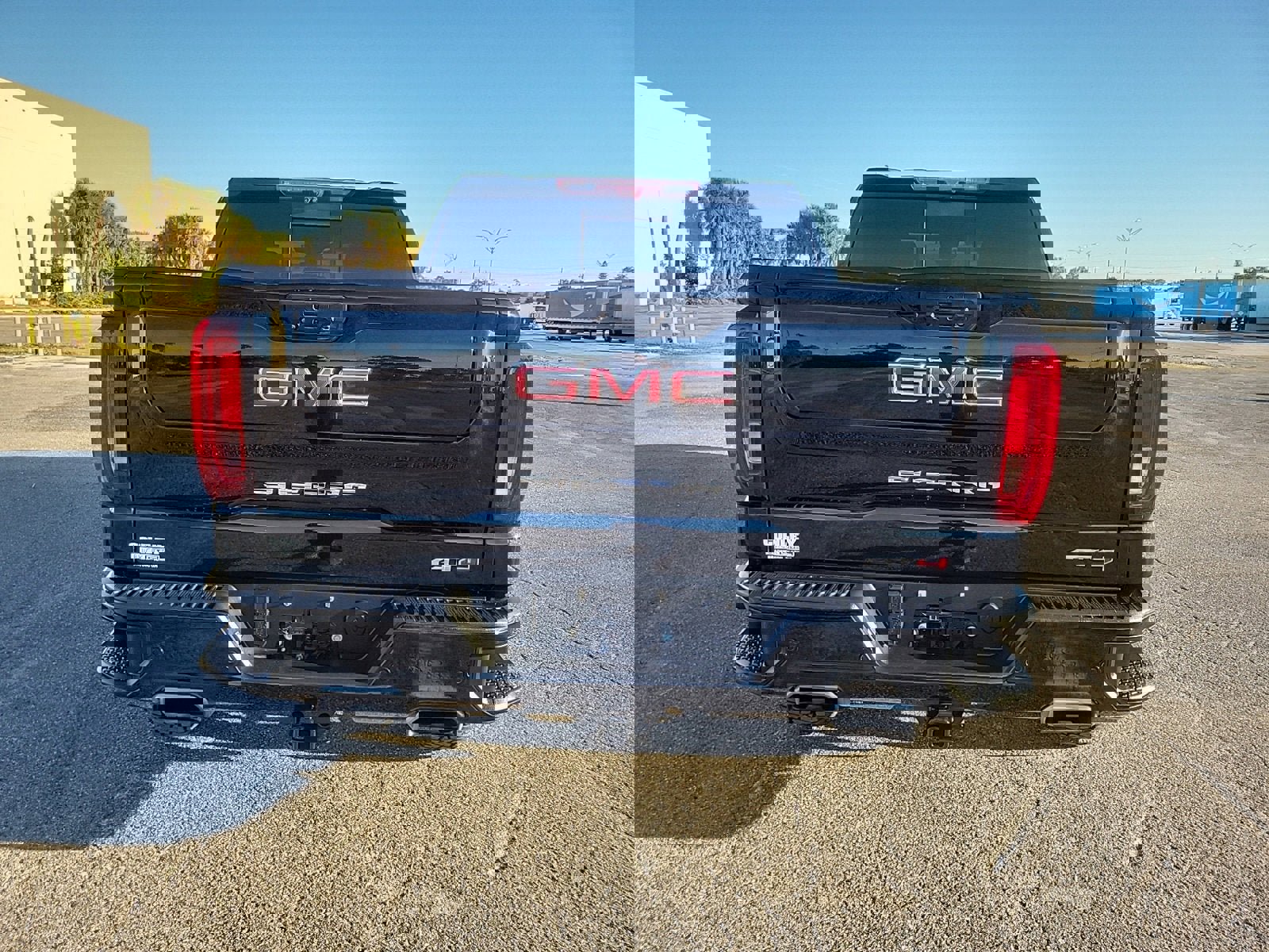 Used 2022 GMC Sierra 1500 AT4 w/ AT4 Premium Package image 7