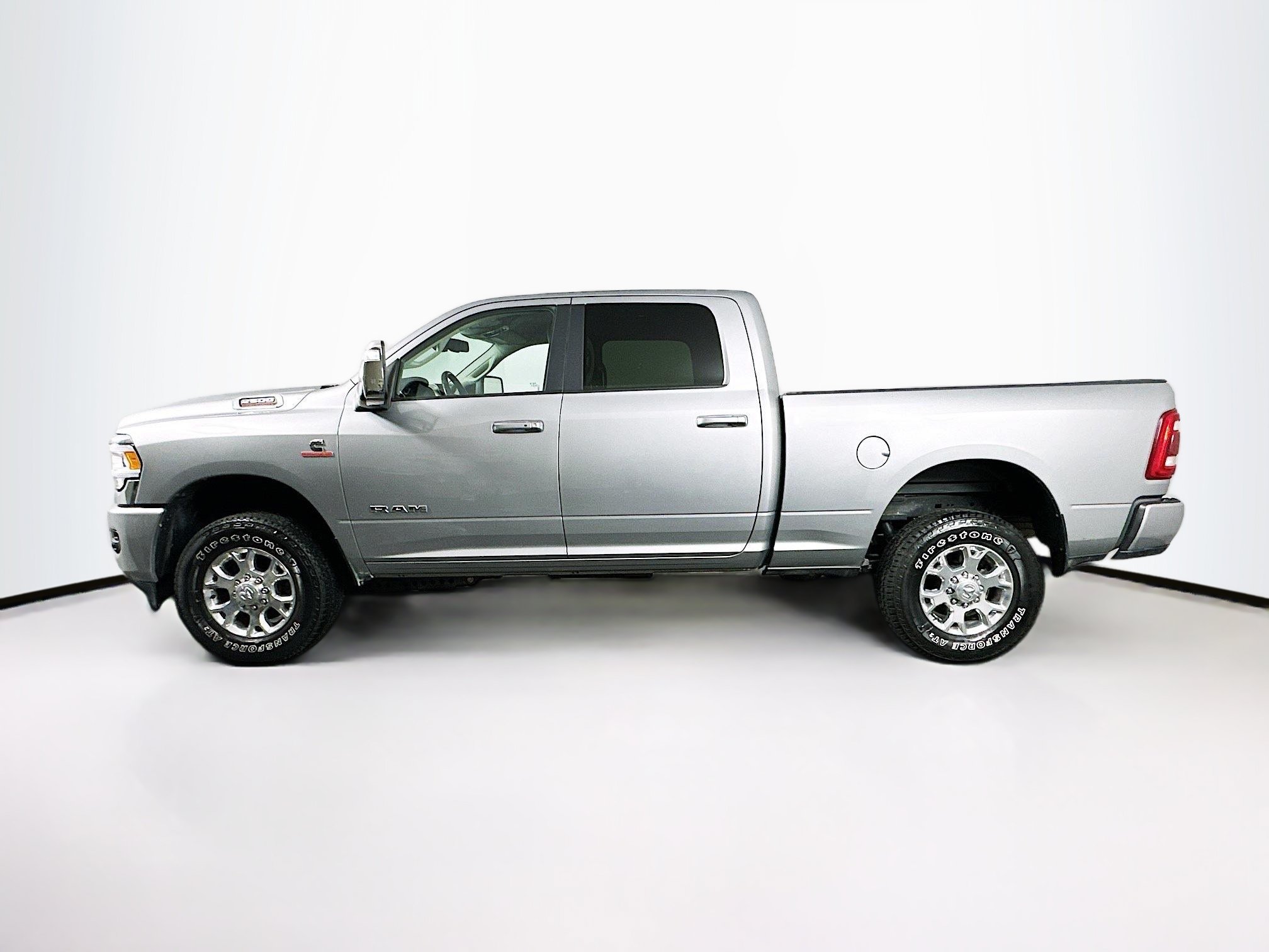 Used 2024 RAM 2500 Laramie AWD/4WD image 4