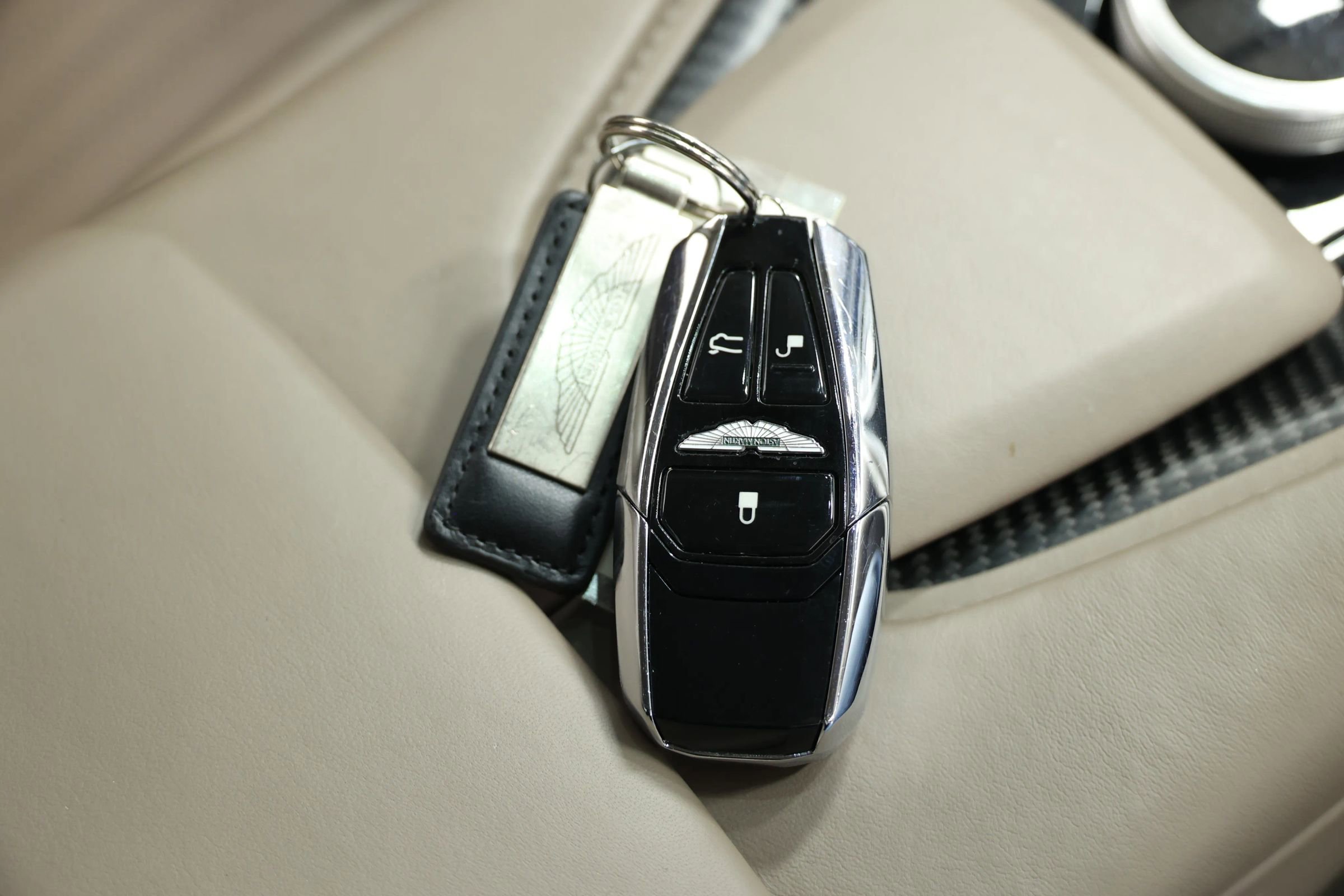 Used 2018 Aston Martin DB11 Coupe image 5