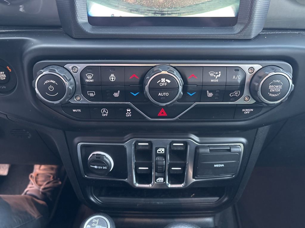 Used 2022 Jeep Wrangler Unlimited Sahara w/ Cold Weather Group AWD/4WD image 25