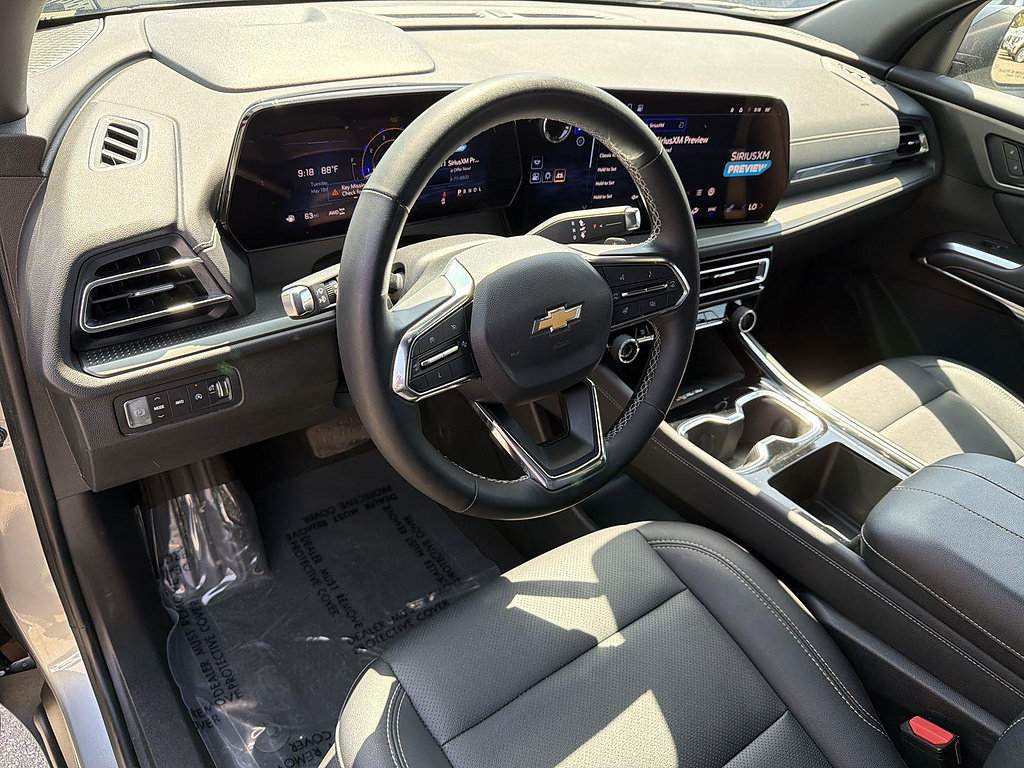 Used 2025 Chevrolet Traverse LT AWD/4WD image 9